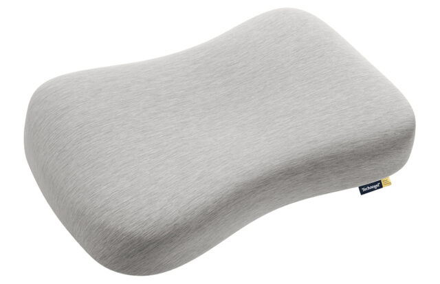 本体枕にはサラっとしたニットのカバー付き