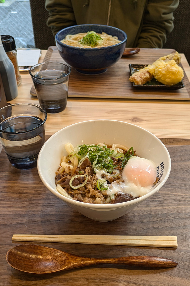讃岐うどん ずずず 牛肉温玉ぶっかけ 小サイズ 温